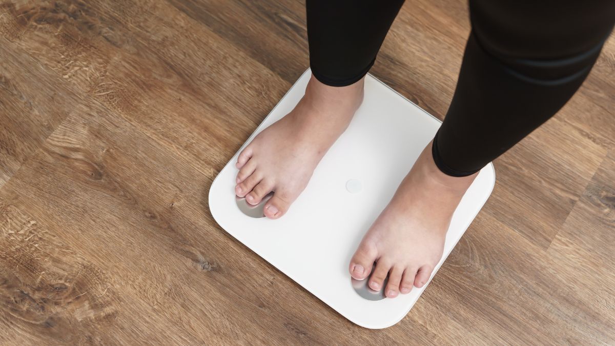 Quà 8/3 cho bà thiên về sức khỏe: Cân đo điện tử