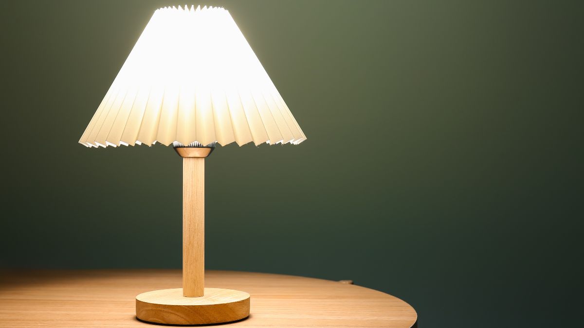 top quà 8/3 cho cô giáo mầm non ý nghĩa nhất đèn bàn