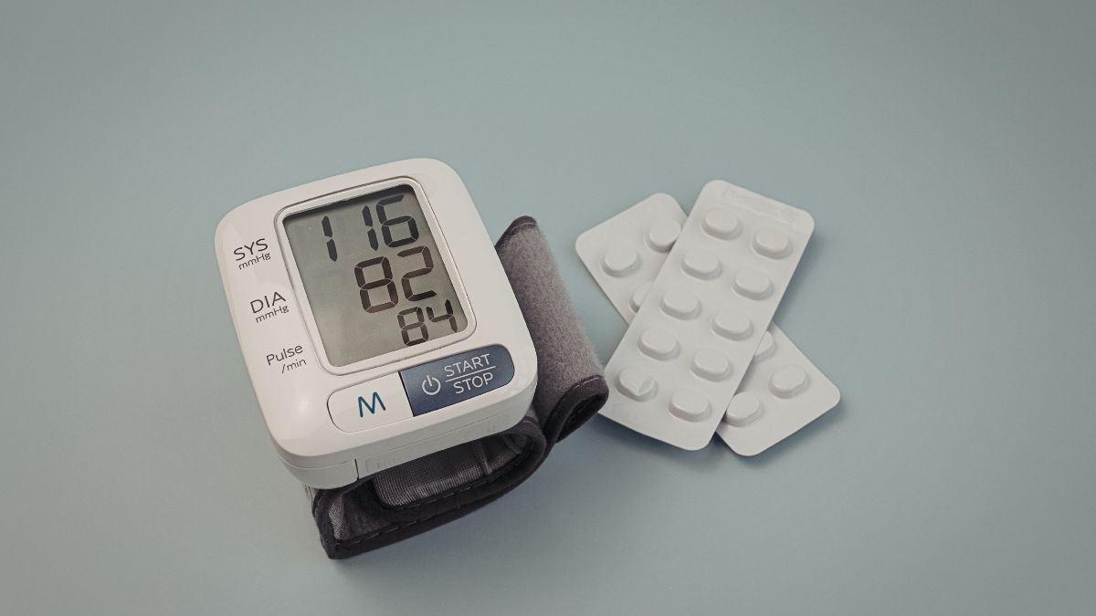 Gợi ý top quà 8/3 cho mẹ chồng khéo léo, ghi điểm nhất máy đo huyết áp