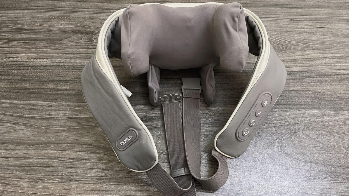 Gợi ý top quà 8/3 cho mẹ chồng khéo léo, ghi điểm nhất máy massage cổ vai gáy