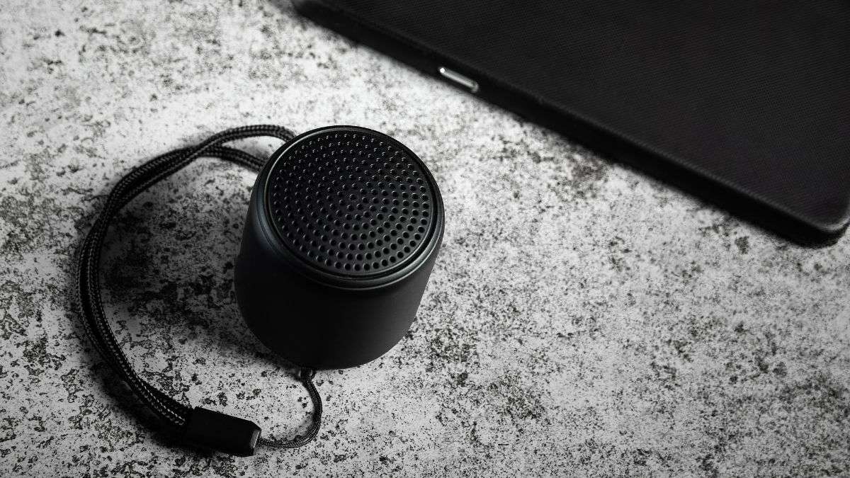 Top quà 8/3 cho nhân viên nữ ấn tượng:Loa Bluetooth mini