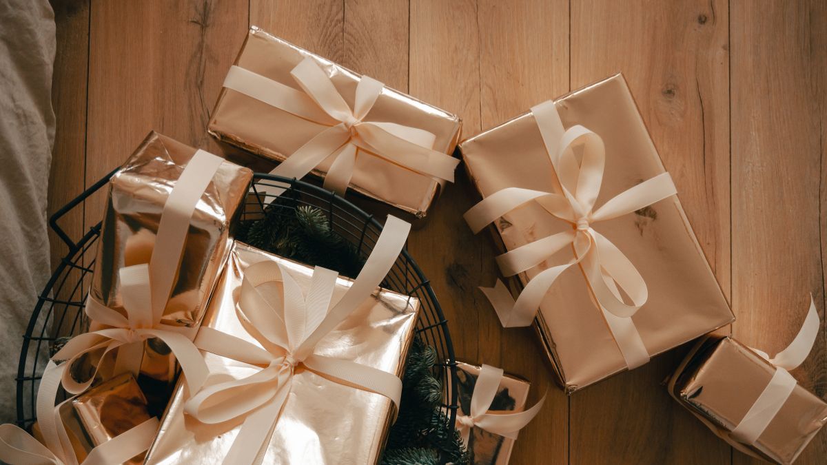 Gợi ý top 15+ Quà 8/3 cho nhân viên nữ ý nghĩa nhất 2026