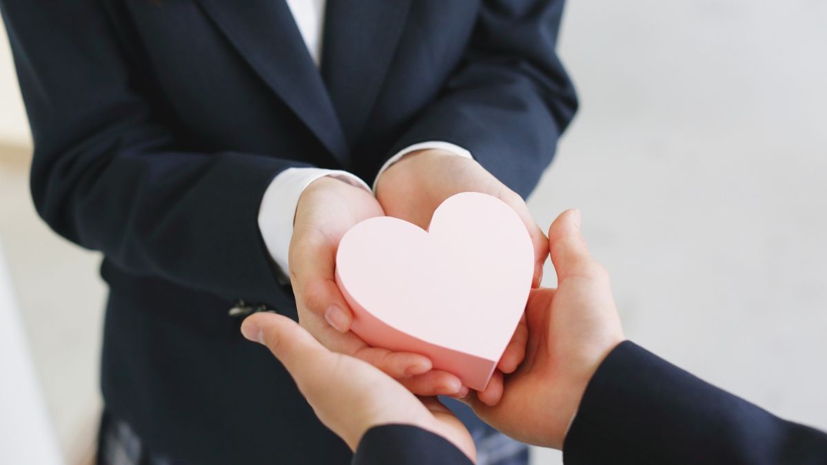 Những lý do bạn nên chọn món quà hài hước