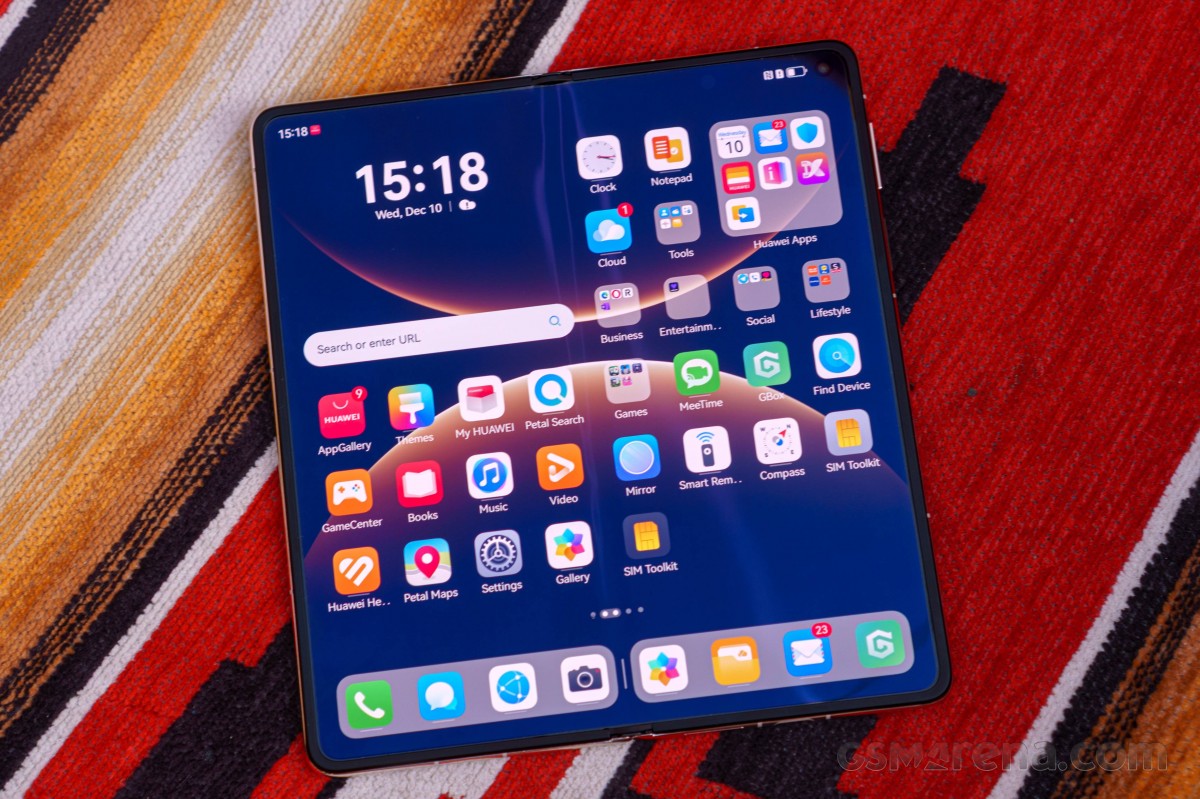 Cận cảnh Huawei Mate X7 với màn hình kính cường lực thế hệ mới