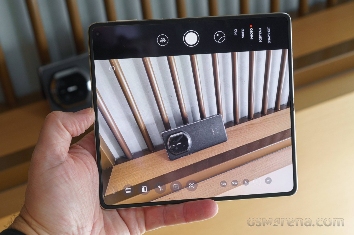 Cận cảnh Huawei Mate X7 với camera chính có thể thay đổi khẩu độ