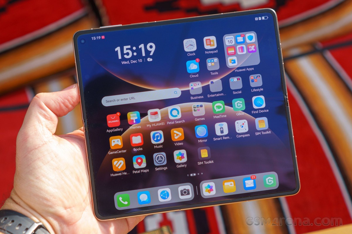 Cận cảnh Huawei Mate X7 bản quốc tế với 16GB RAM và 512GB bộ nhớ trong