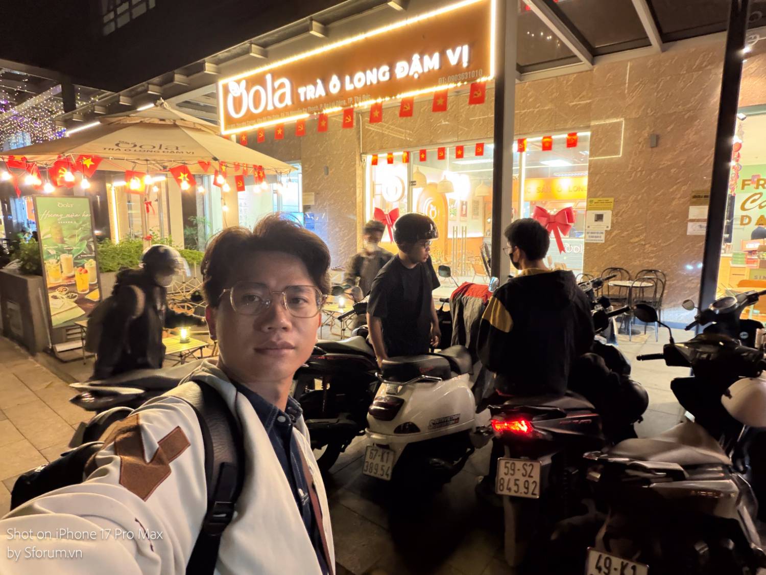 Đánh giá camera iPhone 17 Pro Max khi chụp selfie với cảm biến Center Stage