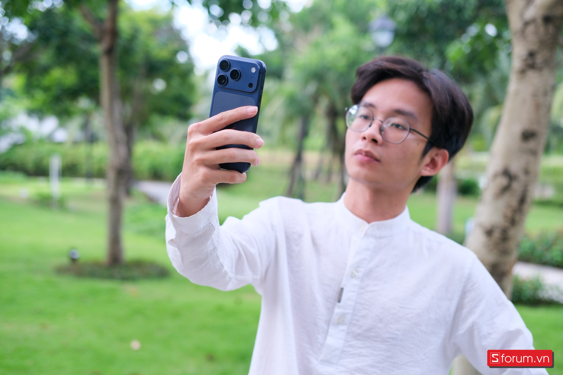 Trên tay iPhone 17 Pro với sự thay đổi về cách bố trí module camera sau