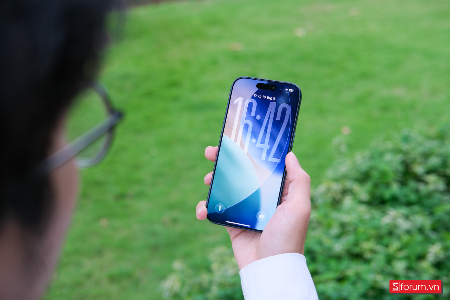Trên tay iPhone 17 Pro với màn hình 6.3 inches