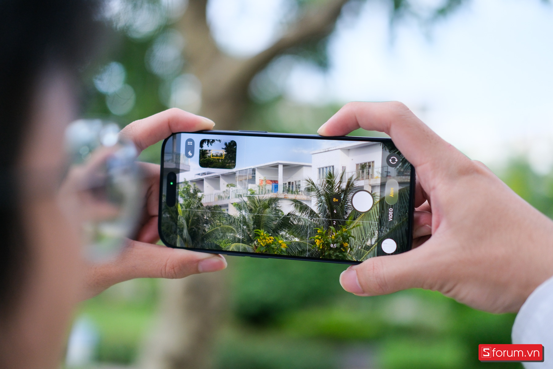 Trên tay iPhone 17 Pro với khả năng zoom 8x