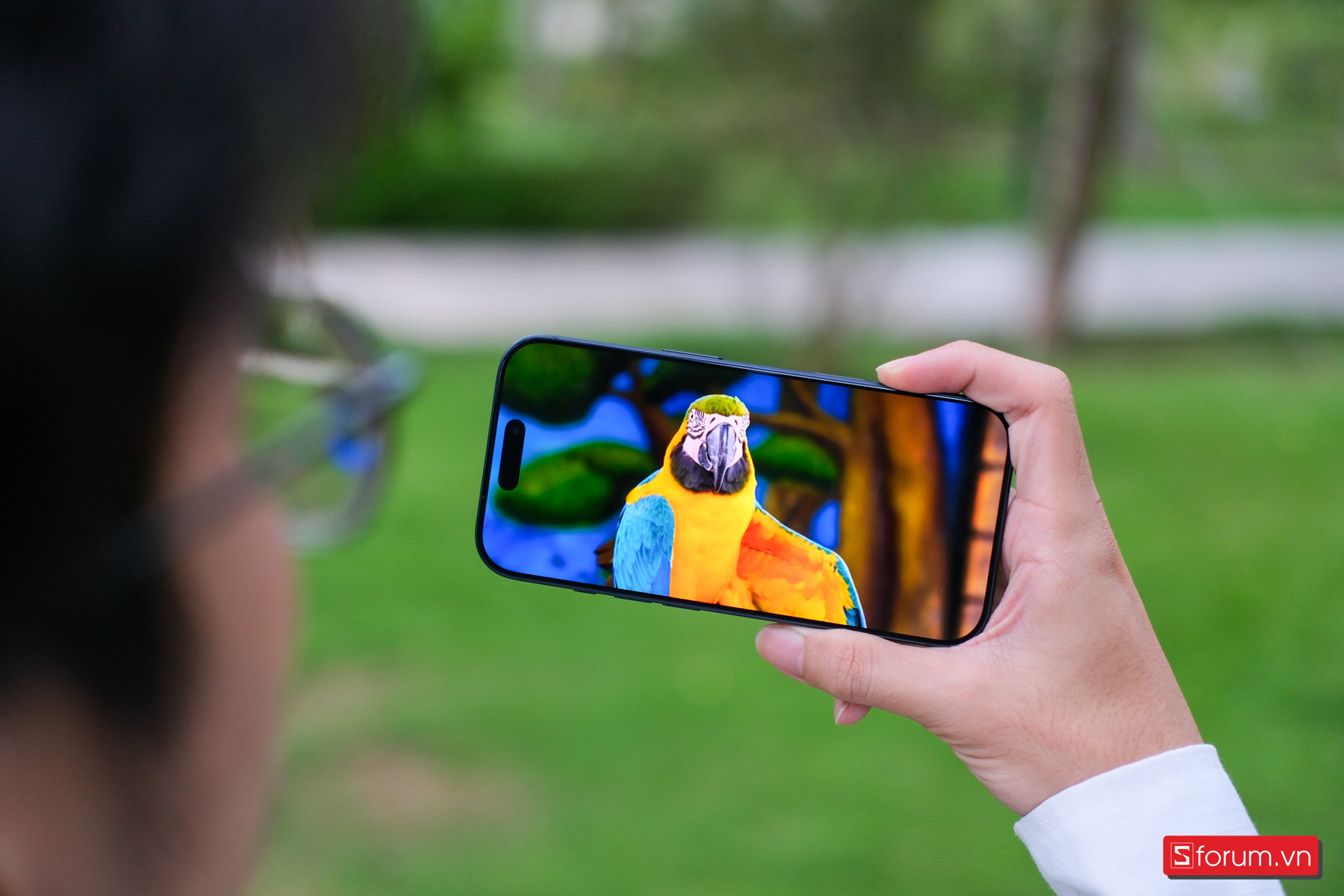 Trên tay iPhone 17 Pro với màn hình Dynamic Island
