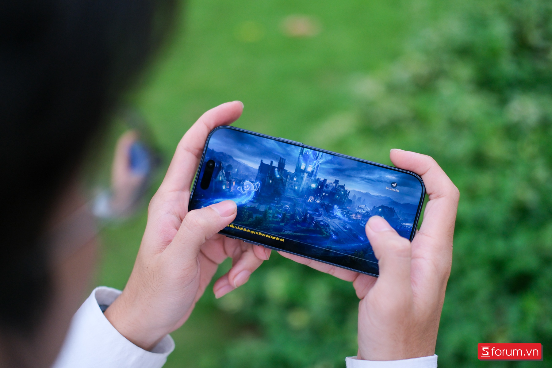 Trên tay iPhone 17 Pro cùng khả năng chơi game mượt mà
