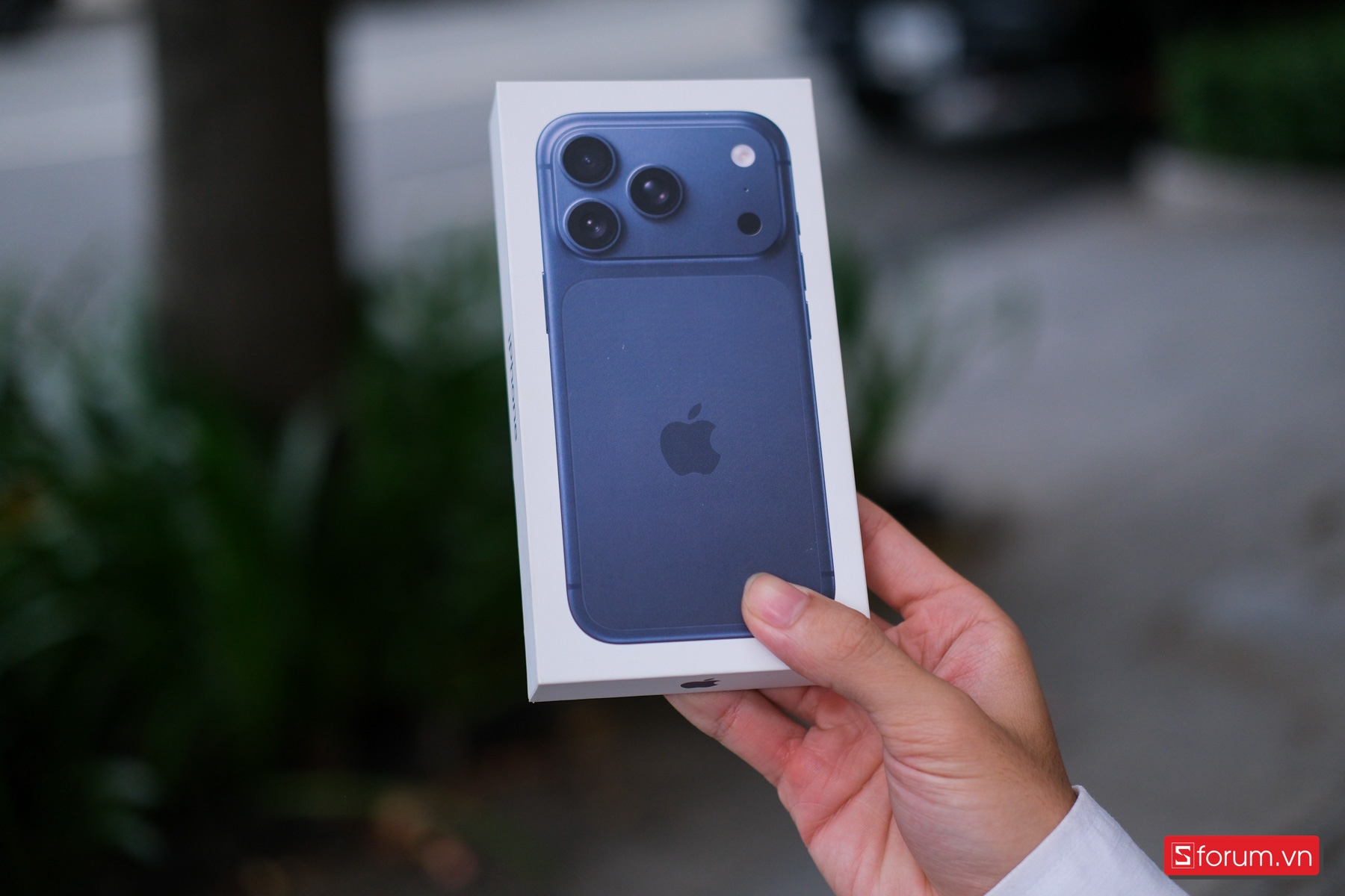 Trên tay iPhone 17 Pro và mở hộp máy