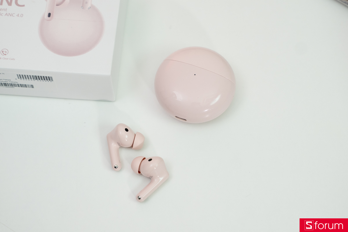 Trên tay Huawei FreeBuds 7i cho thấy sự nhỏ gọn, dễ dàng bỏ túi