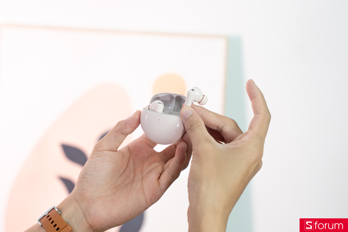 Trên tay Huawei FreeBuds 7i với phần housing được làm ngắn hơn