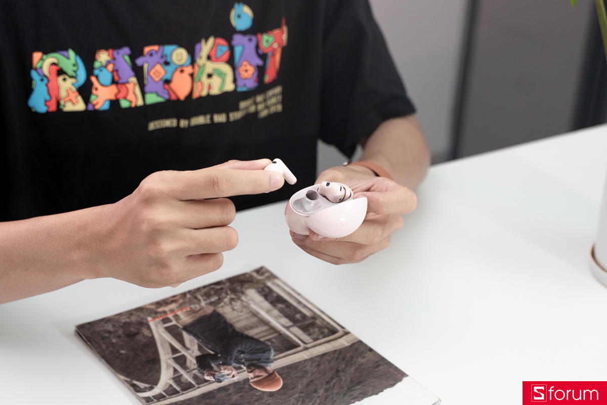 Trên tay Huawei FreeBuds 7i hỗ trợ chuẩn kháng nước IP54