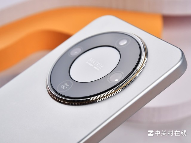 Thiết kế cụm camera Honor X70