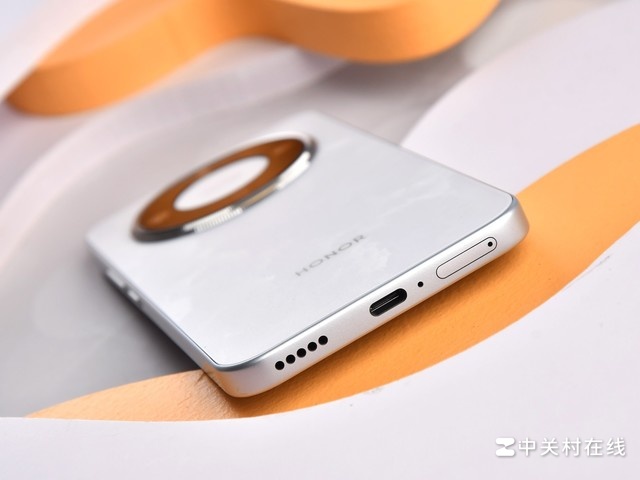 Khu vực cạnh dưới Honor X70