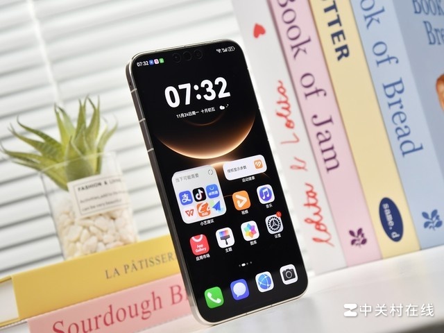 Cận cảnh Huawei Mate 80 Pro Max với chipset Kirin 9030 Pro