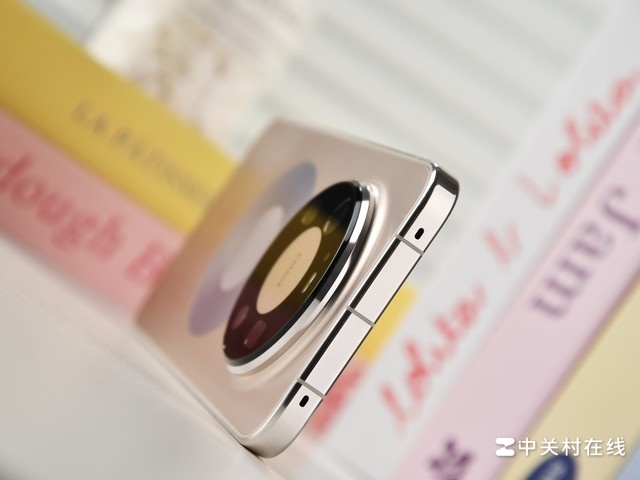 Cận cảnh Huawei Mate 80 Pro Max hỗ trợ kết nối vệ tinh Tiantong