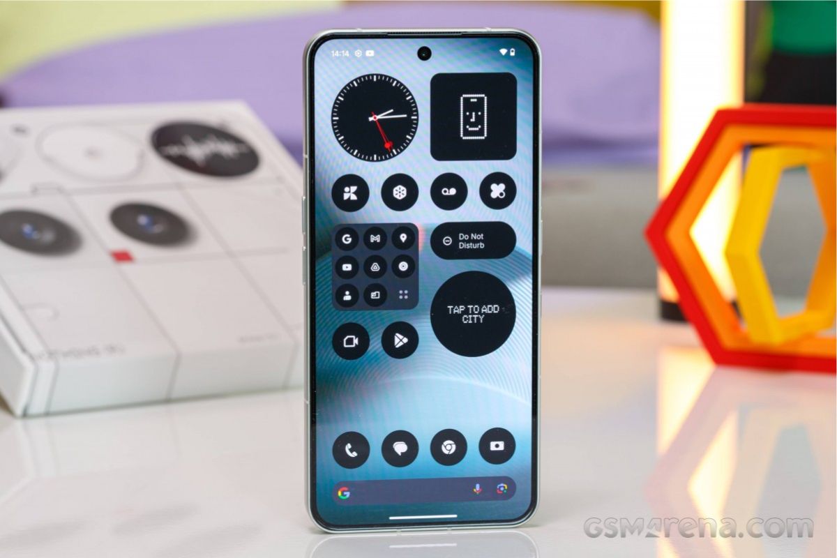 Cận cảnh Nothing Phone 3a với màn hình có độ sáng tối đa 4,500 nits