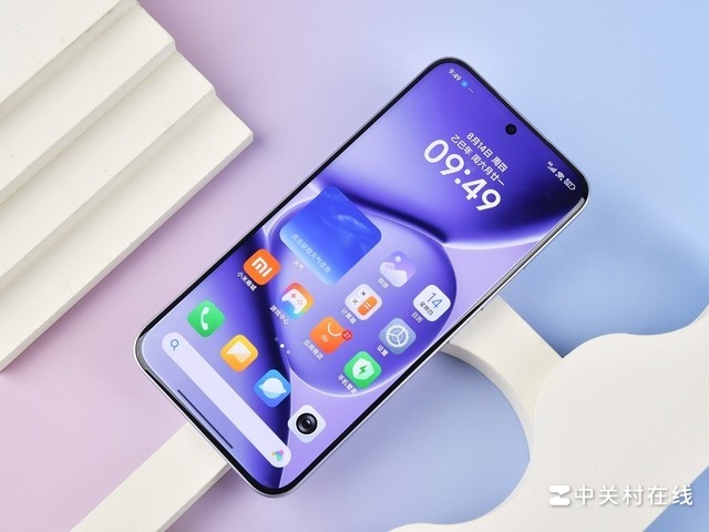 Cận cảnh Redmi Note 15 Pro+ với màn hình 120Hz