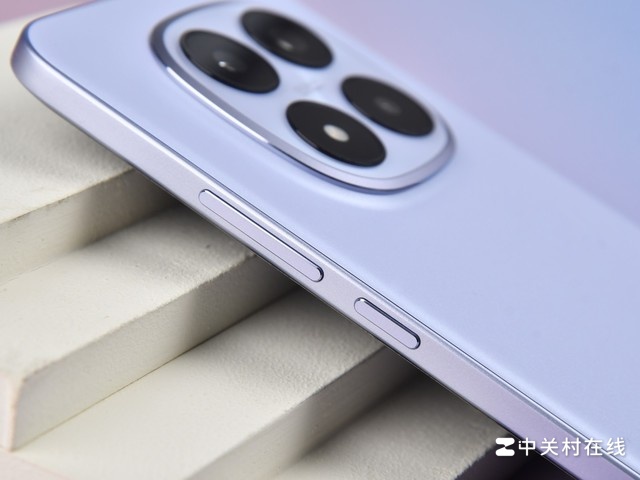 Cận cảnh Redmi Note 15 Pro+ ở cạnh phải