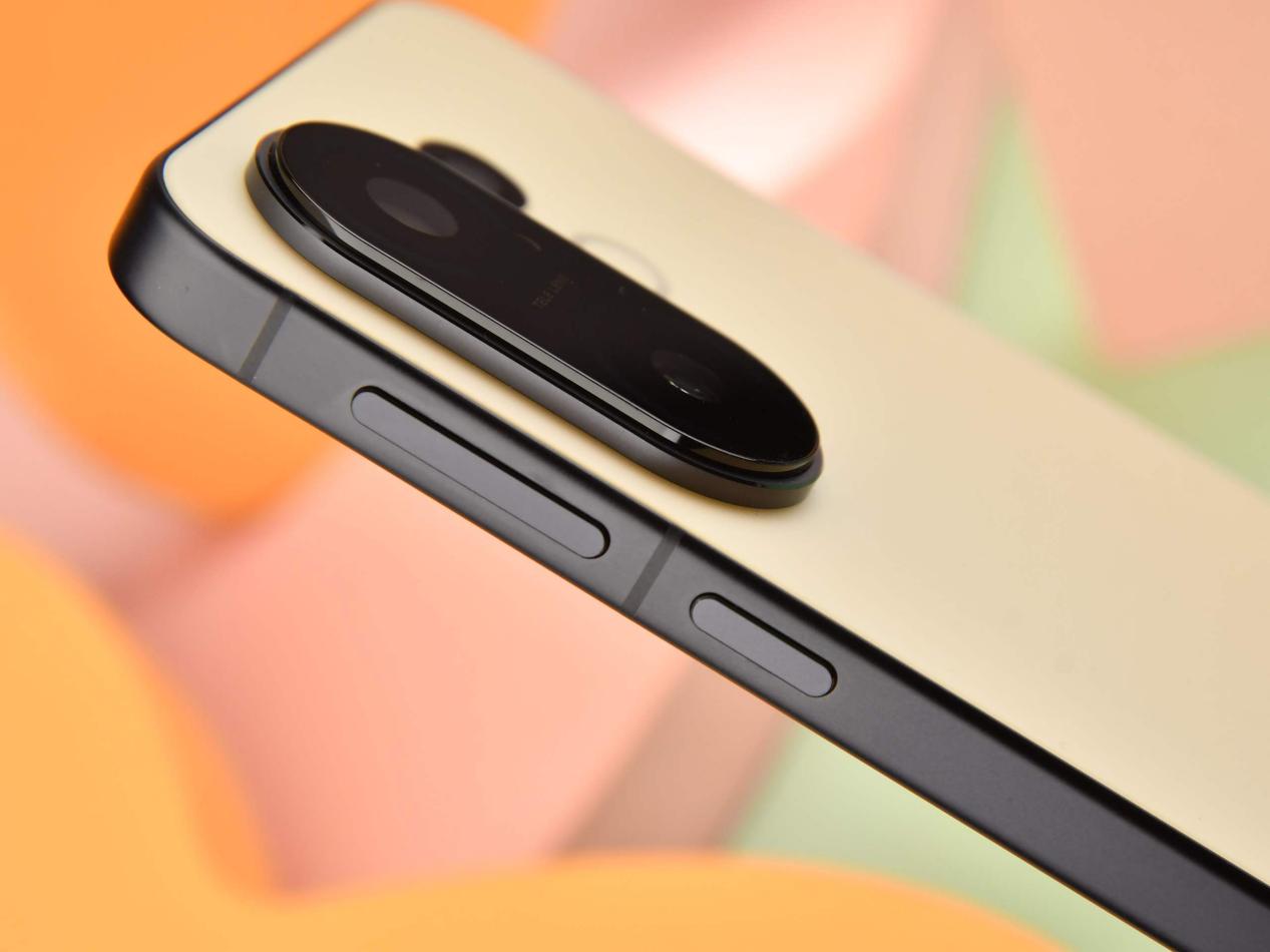 Cạnh phải vivo S30 Pro Mini