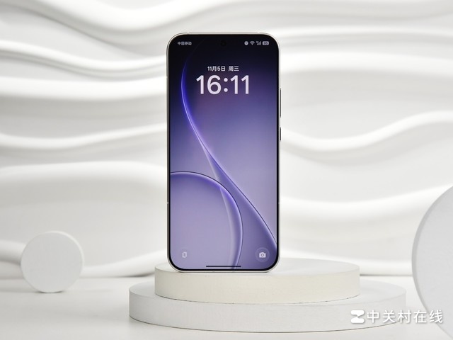 Cận cảnh OPPO Reno15 với giao diện ColorOS 16 được cài sẵn
