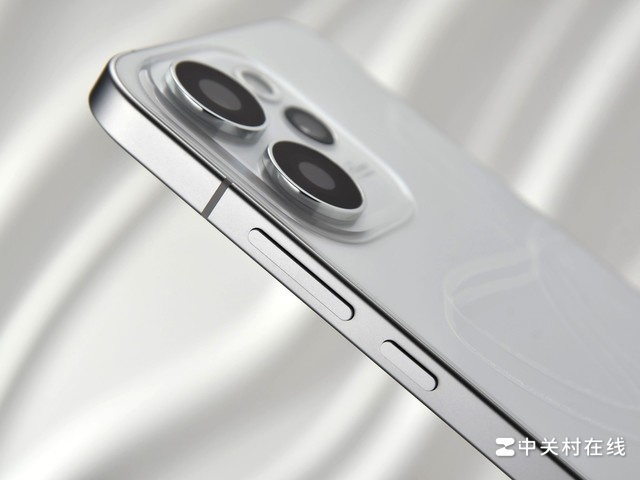 Cận cảnh OPPO Reno15 được tích hợp hệ thống tản nhiệt Nano Ice Crystal