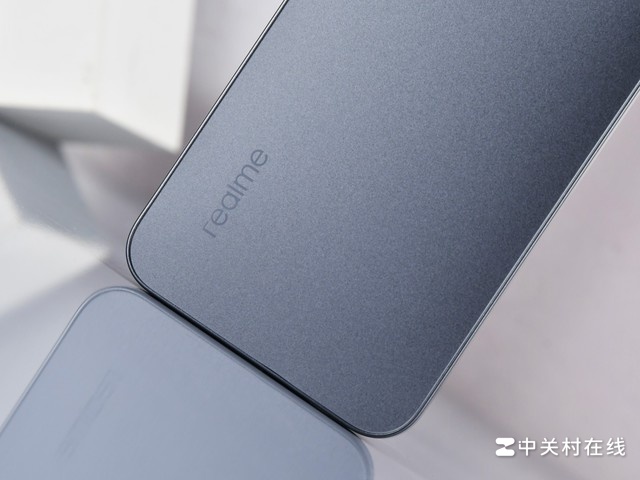 Cận cảnh realme 15T ở mặt lưng