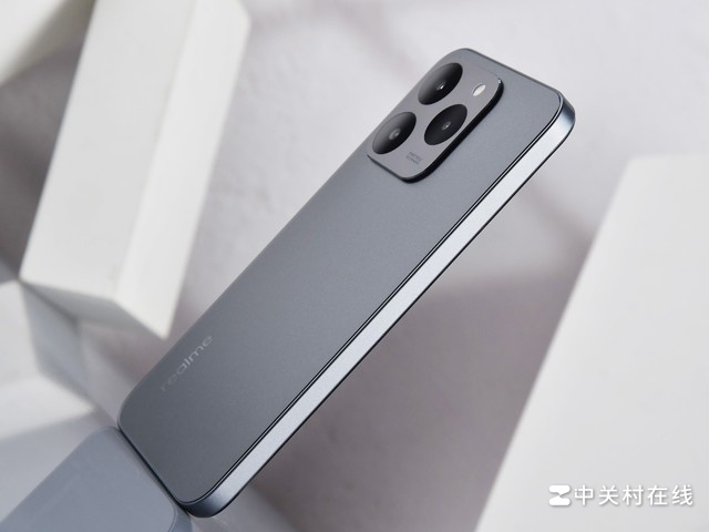 Cận cảnh realme 15T ở cạnh trái