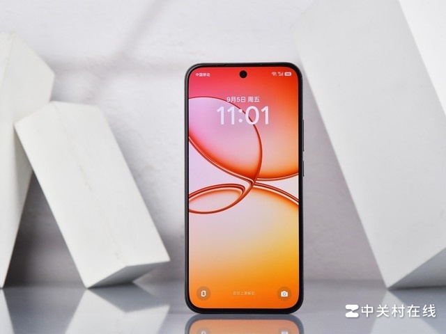 Cận cảnh realme 15T với giao diện Realme UI 6