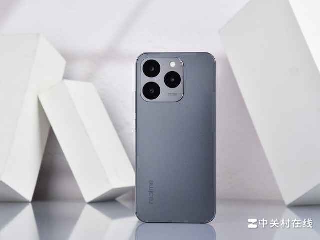 Cận cảnh realme 15T với chip MediaTek Dimensity 6400 Max