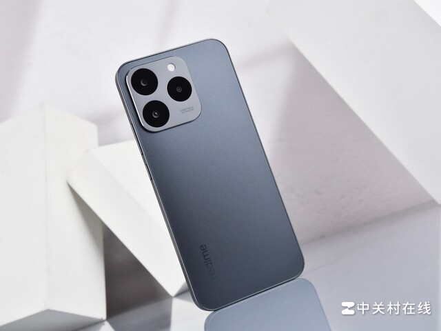 Cận cảnh realme 15T