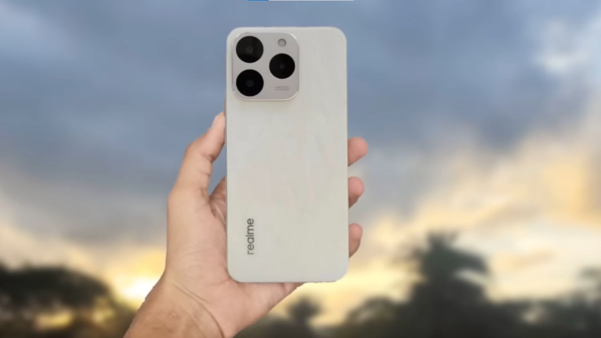 Cận cảnh Realme 15T: Viên pin khủng 7,000mAh trong thân máy chỉ 181g, Dimensity 6400 Max, giá từ 6.2 triệu