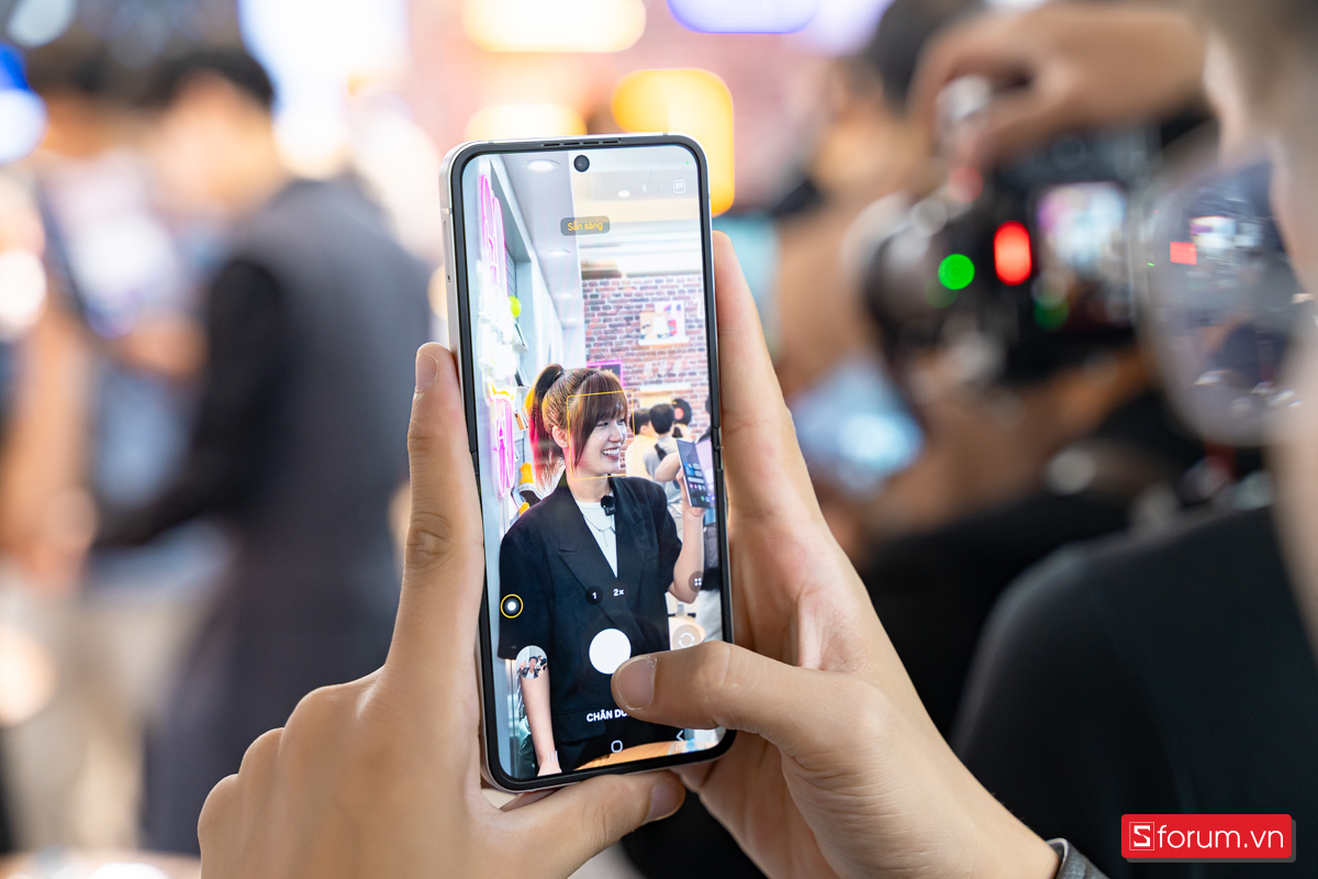 Samsung Galaxy Z Flip 7 FE với hệ thống camera chất lượng