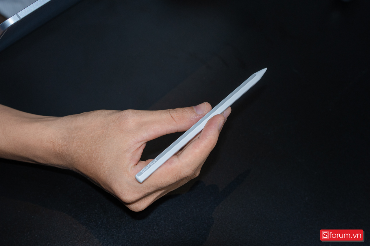 Trên tay Samsung Tab S11 Ultra với bút S-Pen thế hệ mới