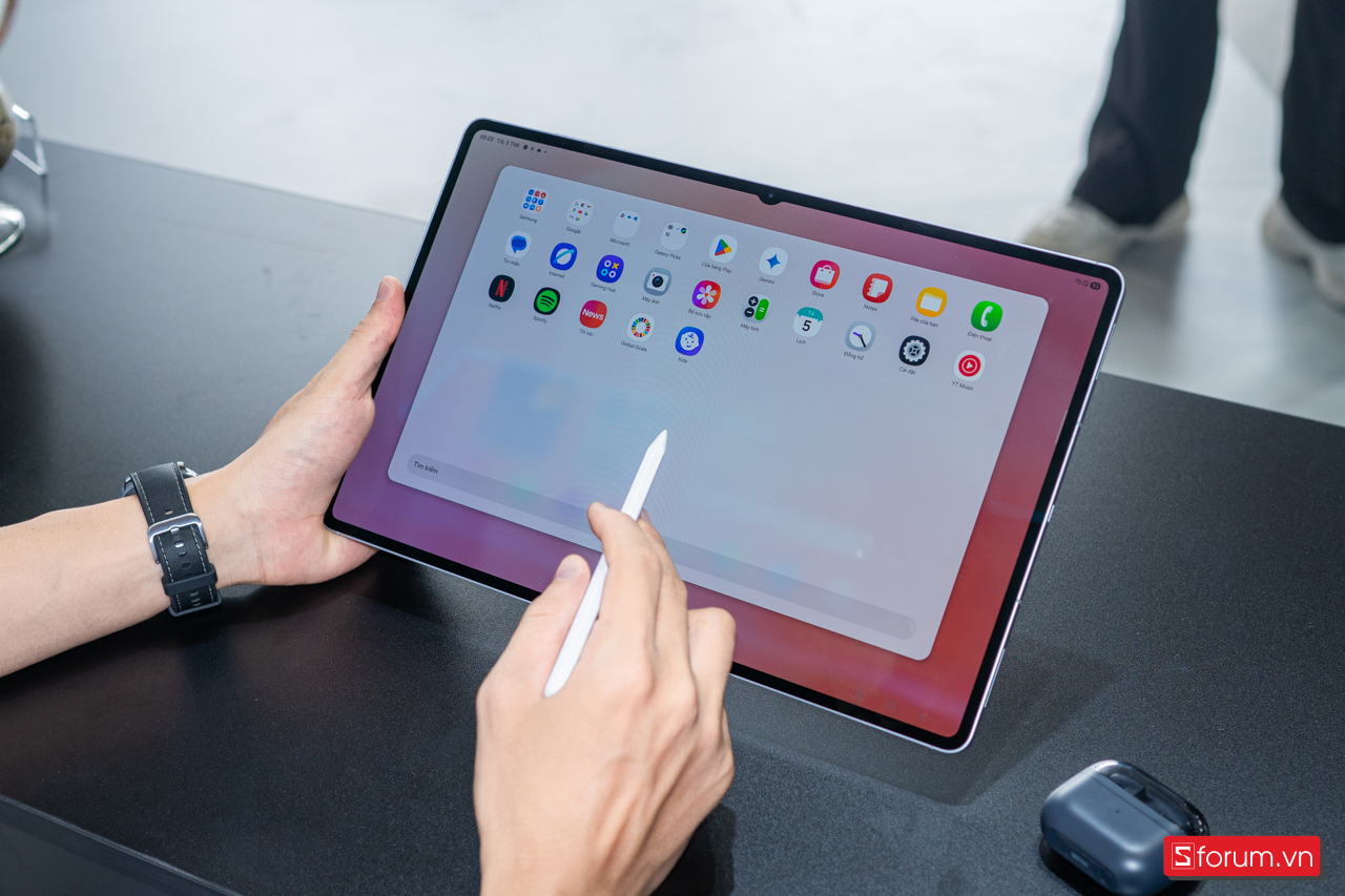 Trên tay Samsung Tab S11 Ultra với dung lượng RAM tối đa 16GB