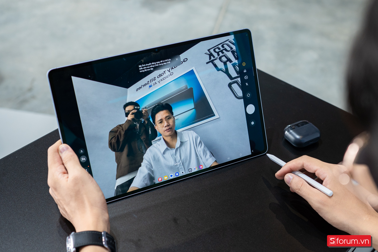 Trên tay Samsung Tab S11 Ultra với camera selfie đơn