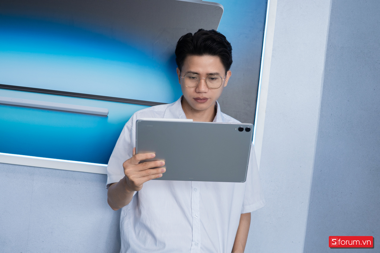 Trên tay Samsung Tab S11 Ultra với ngoại hình tương tự như thế hệ tiền nhiệm