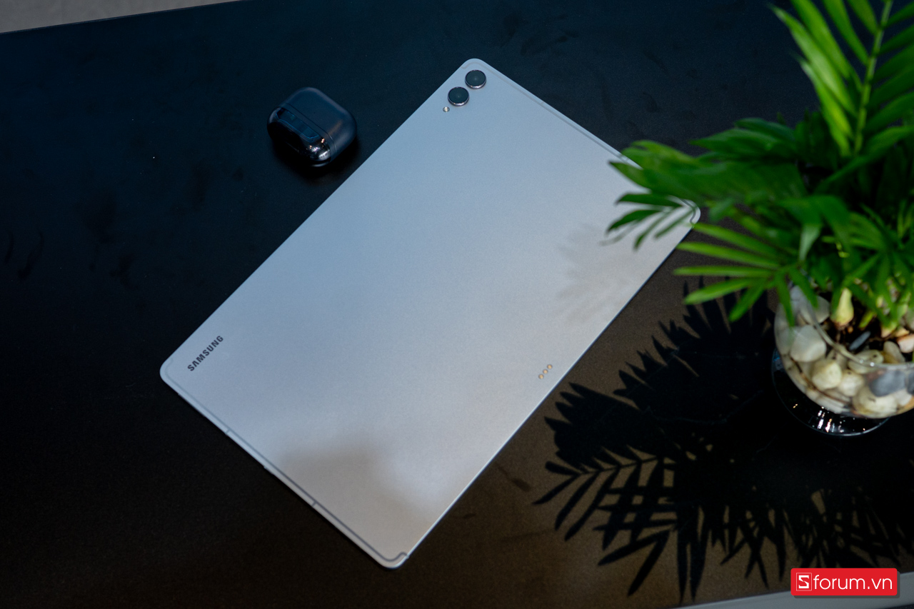 Trên tay Samsung Tab S11 Ultra về thiết kế