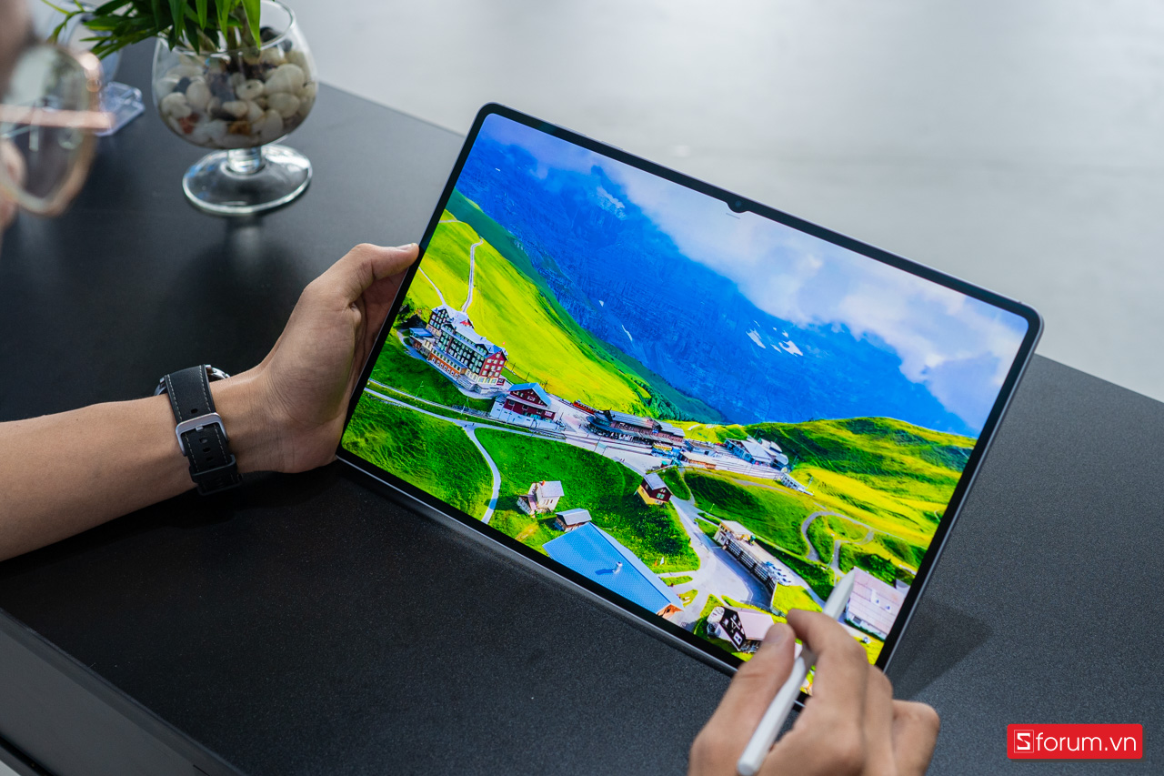 Trên tay Samsung Tab S11 Ultra với màn hình 14.6 inches