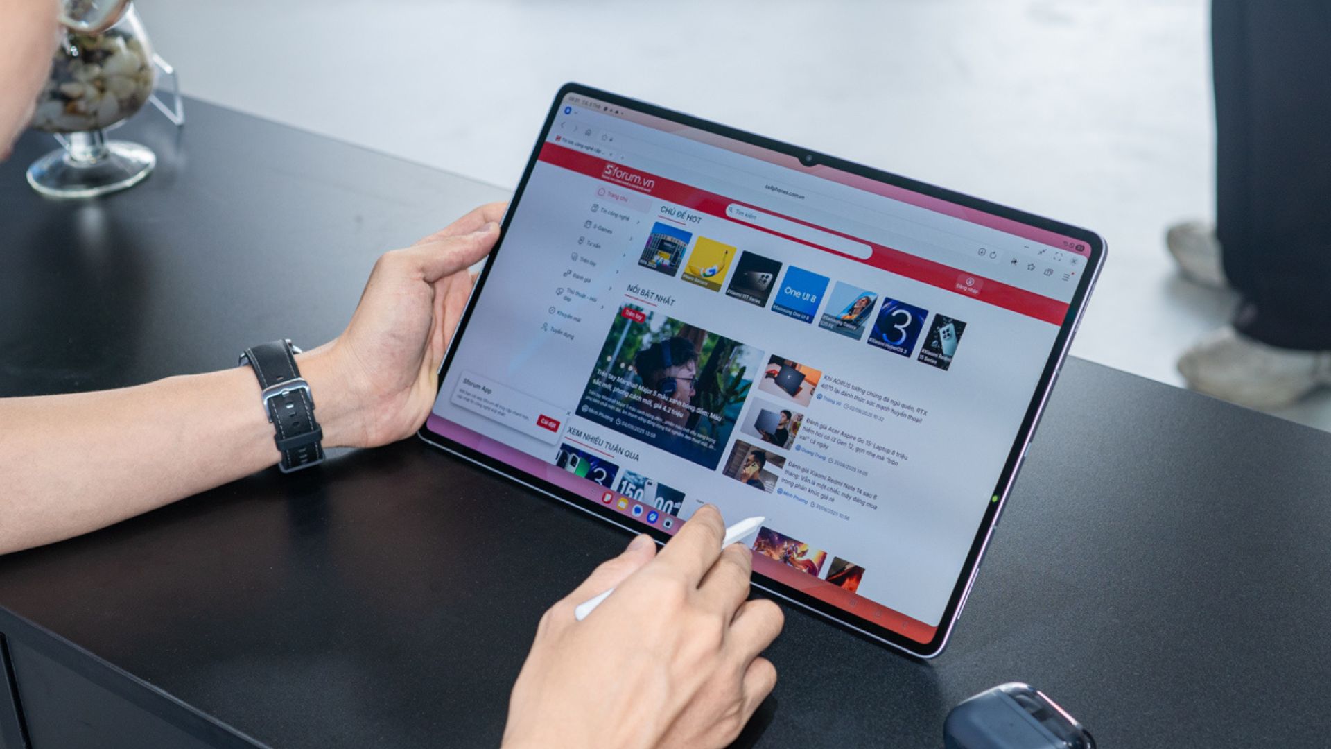 Trên tay Samsung Galaxy Tab S11 Ultra: Màn hình 14.6 inch, siêu mỏng chỉ 5.1mm, bút S Pen thiết kế mới