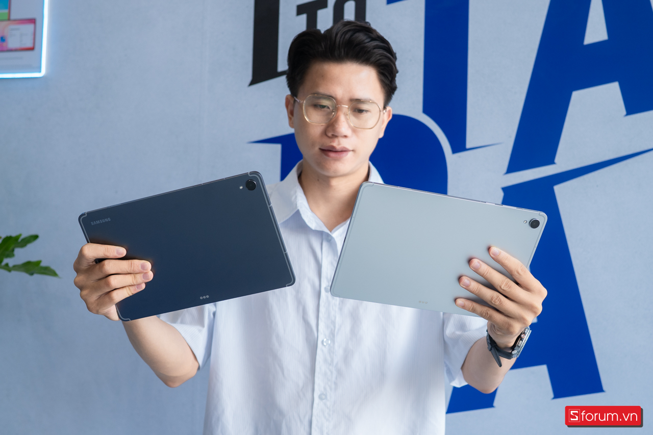 Trên tay Samsung Tab S11 với hai phiên bản màu sắc khác nhau