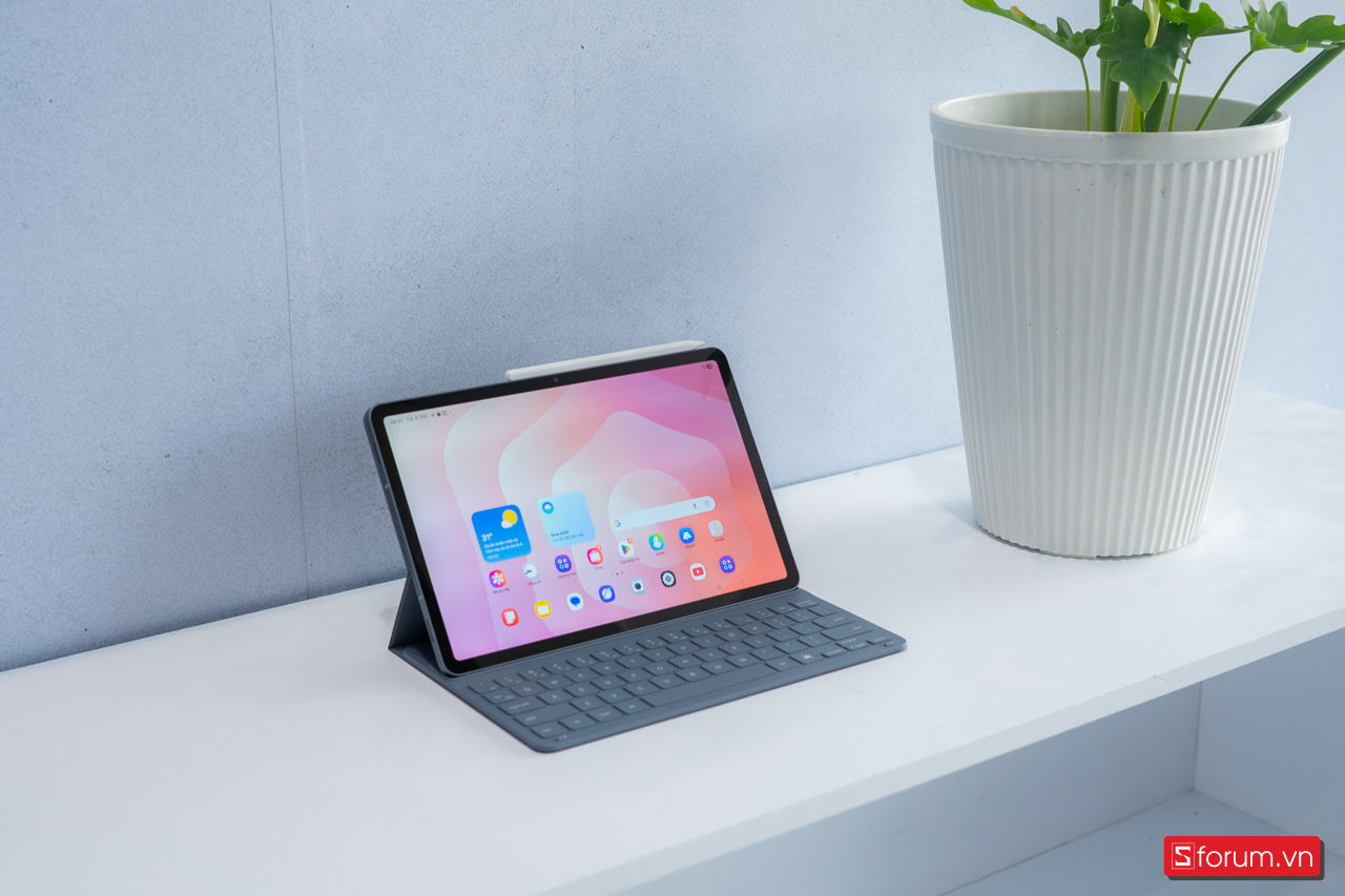 Trên tay Samsung Tab S11 với màn hình có độ sáng 1,600 nits