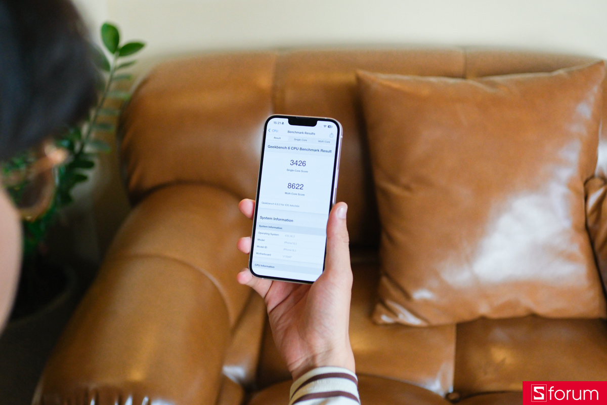 So sánh iPhone 17e vs Samsung Galaxy S25 FE về điểm Geekbench 6