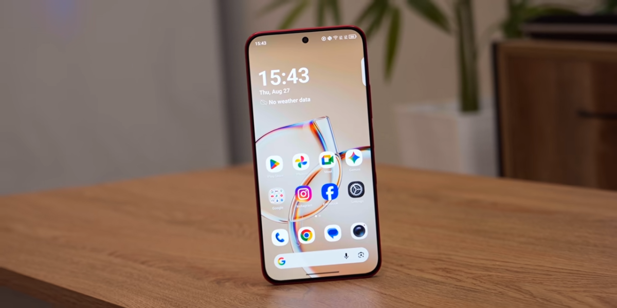 Cận cảnh TCL P80 Ultra có màn hình 6.83 inch