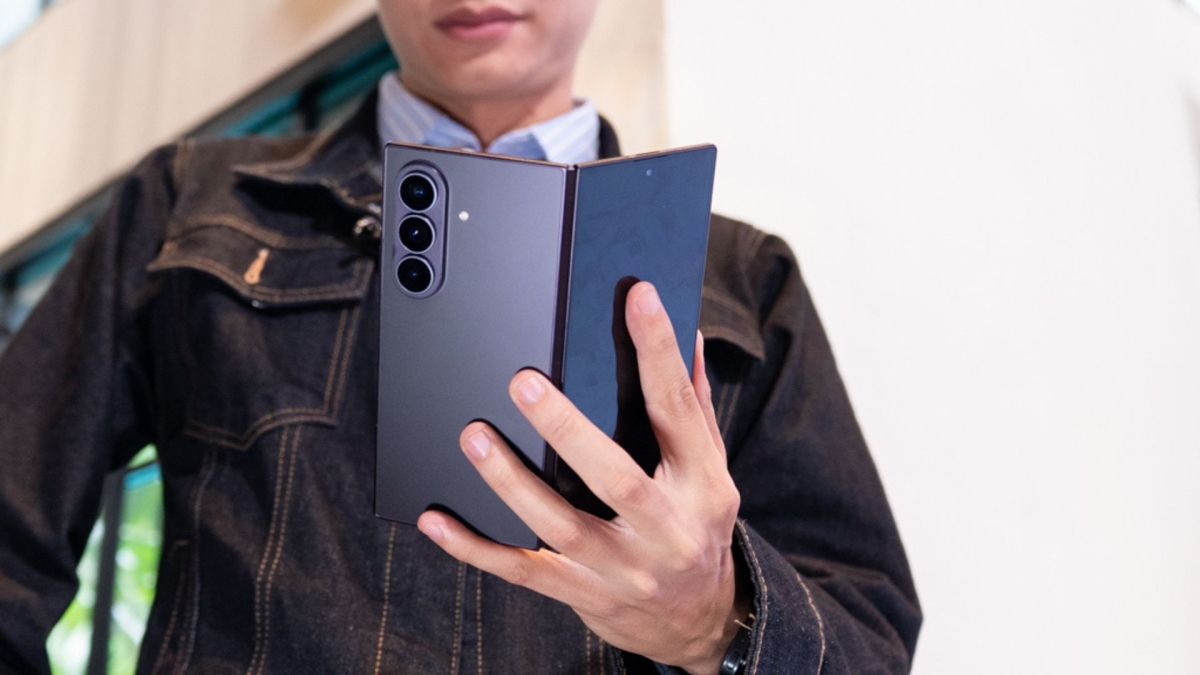 Đang dùng iPhone 16 Pro Max có nên lên đời Z Fold8 Ultra