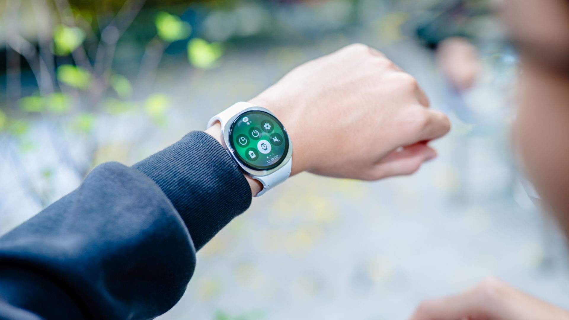 Top những chiếc đồng hồ thông minh Samsung cho nữ đáng mua dịp 8/3